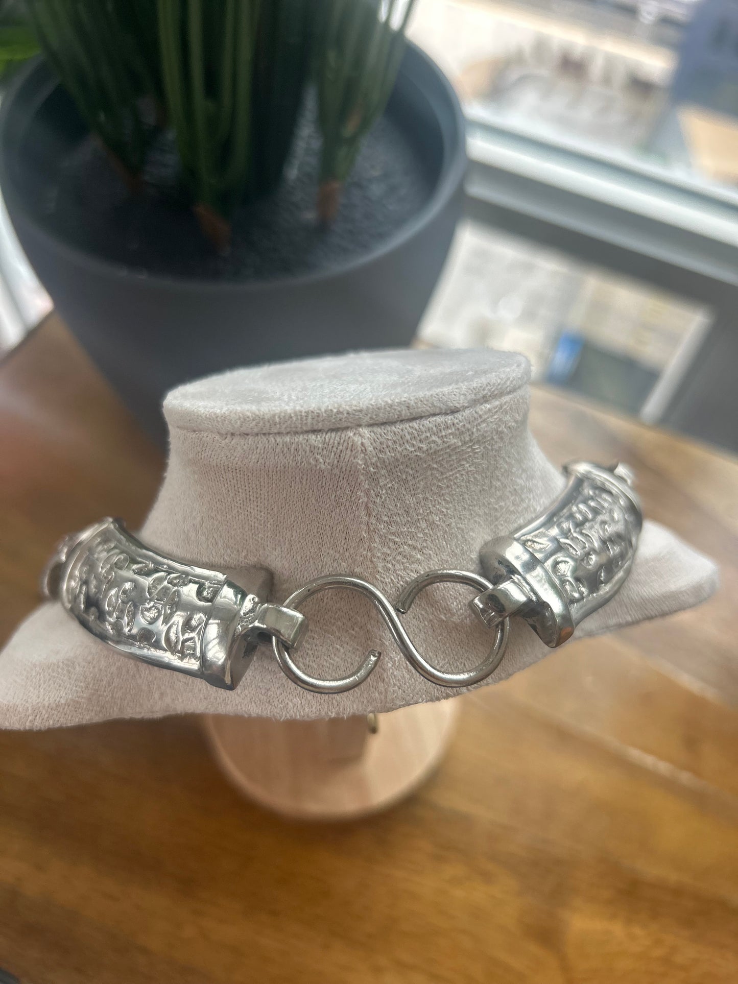 Vintage-style Heavy Silver Plated Ornate Engraved Collar Necklace