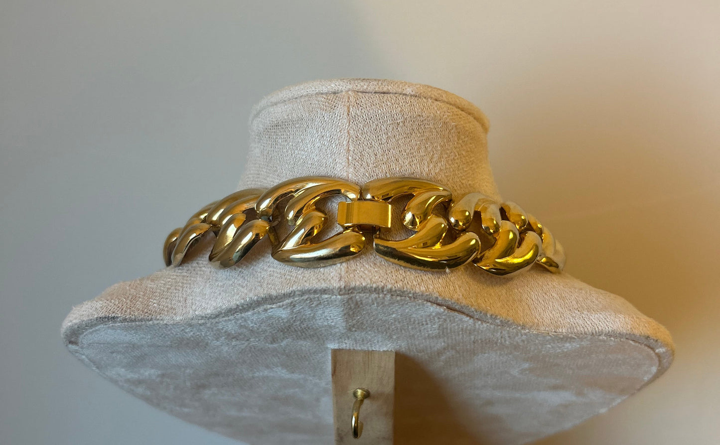 Vintage- Style Gold Tone Large Chain Link Collar Necklace - Unsigned