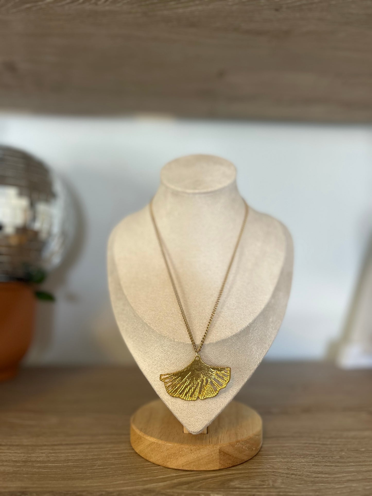 Single Leaf Ginko Pendant Necklace