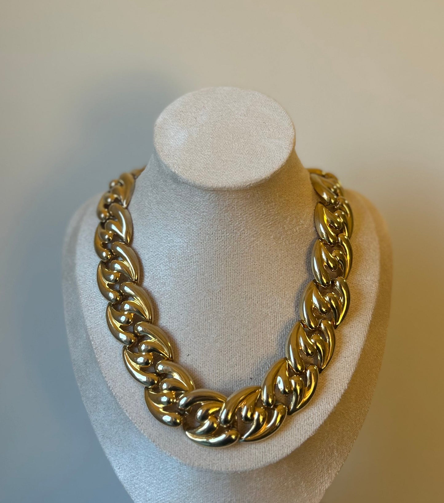 Vintage- Style Gold Tone Large Chain Link Collar Necklace - Unsigned