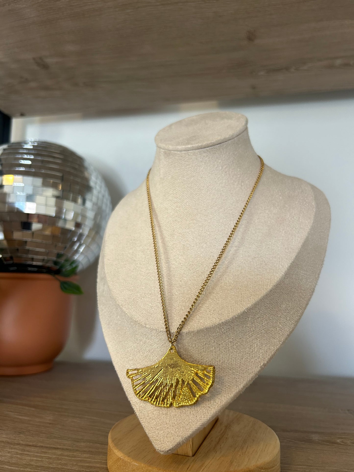 Single Leaf Ginko Pendant Necklace